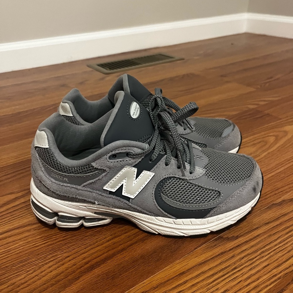 New Balance 2002r in Grey